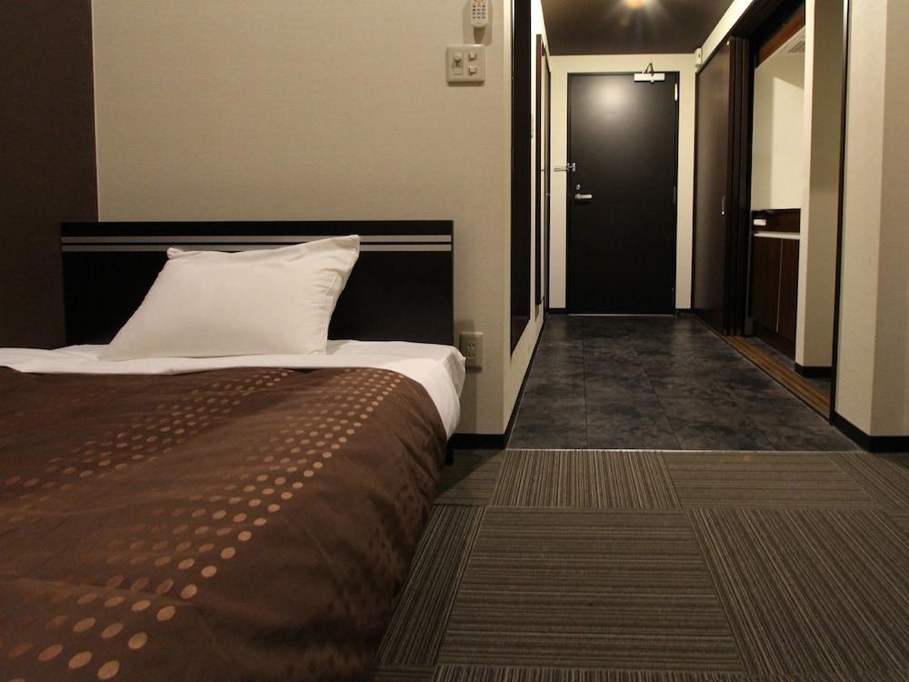 Hotel Livemax Budget Esaka Suita Buitenkant foto