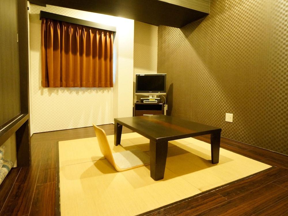 Hotel Livemax Budget Esaka Suita Buitenkant foto