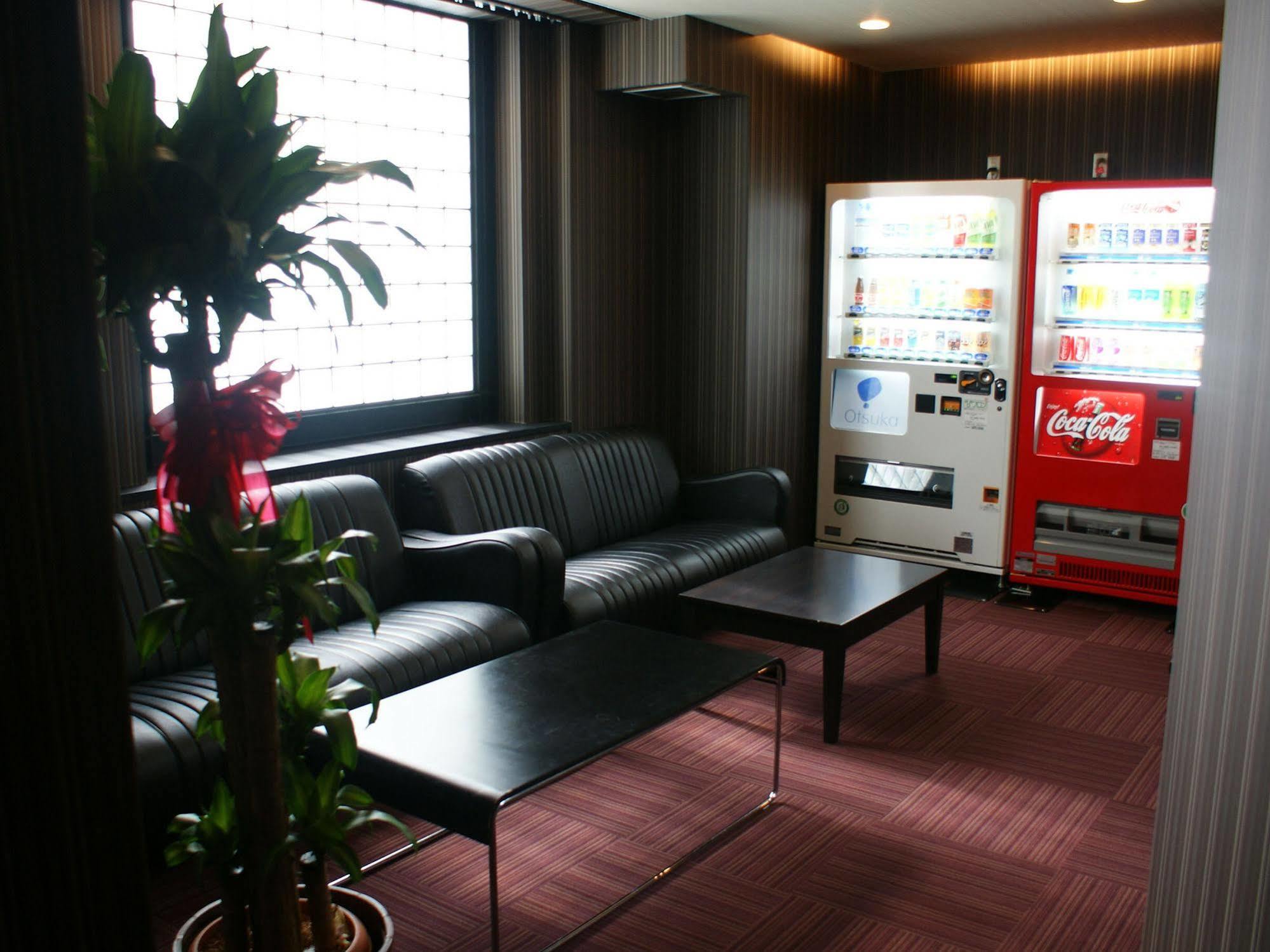 Hotel Livemax Budget Esaka Suita Buitenkant foto